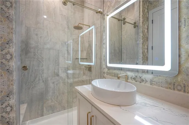 $849,900 | 8200 West Lake Drive, Parkville, MO 64152