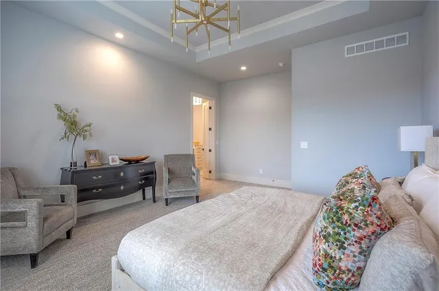 $849,900 | 8200 West Lake Drive, Parkville, MO 64152