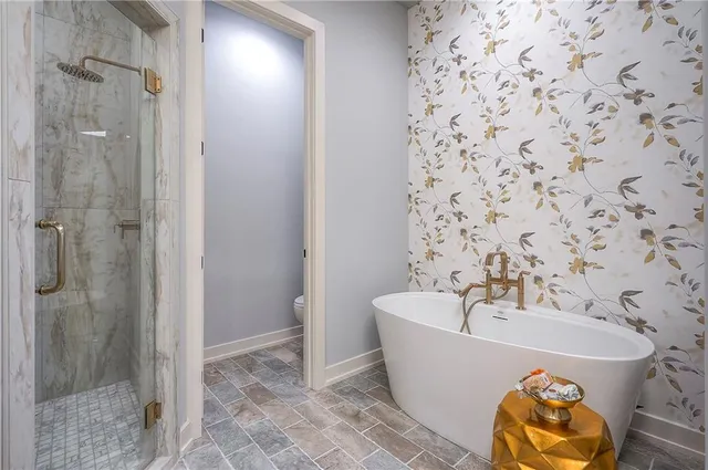 $849,900 | 8200 West Lake Drive, Parkville, MO 64152