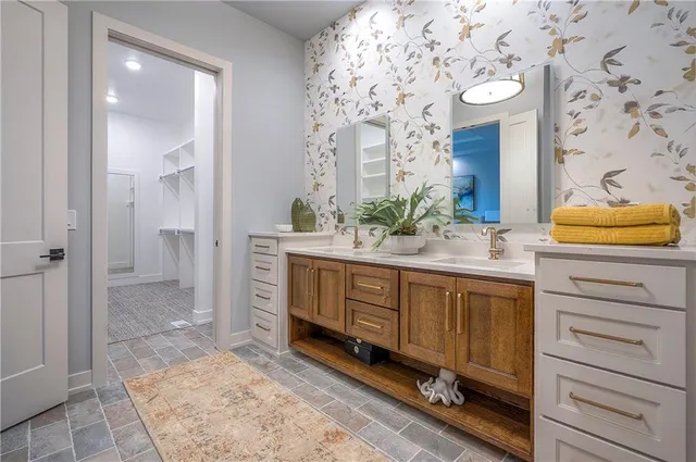 $849,900 | 8200 West Lake Drive, Parkville, MO 64152