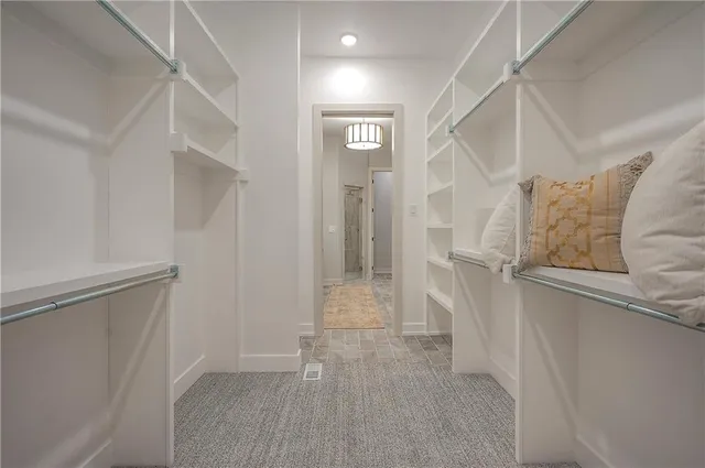 $849,900 | 8200 West Lake Drive, Parkville, MO 64152