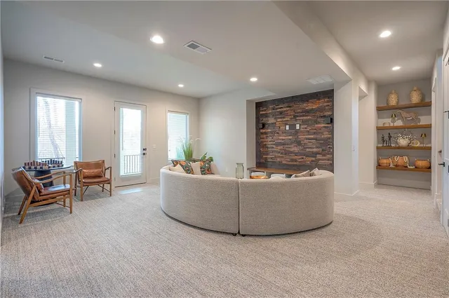 $849,900 | 8200 West Lake Drive, Parkville, MO 64152