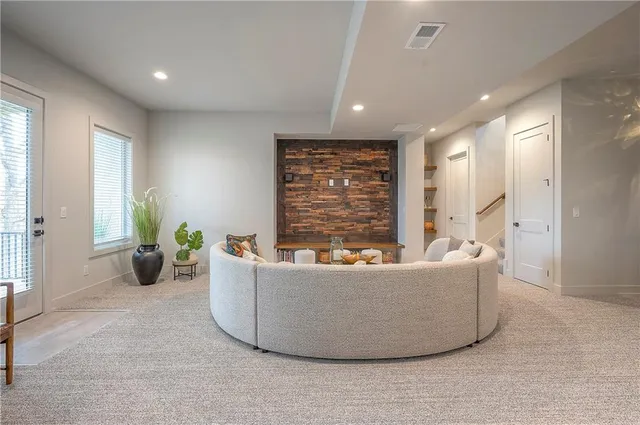 $849,900 | 8200 West Lake Drive, Parkville, MO 64152