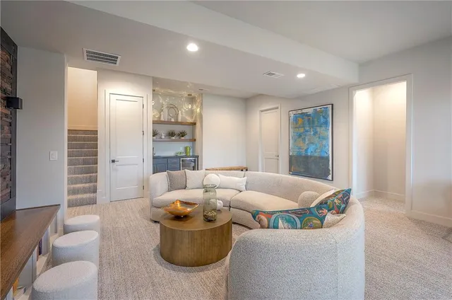 $849,900 | 8200 West Lake Drive, Parkville, MO 64152