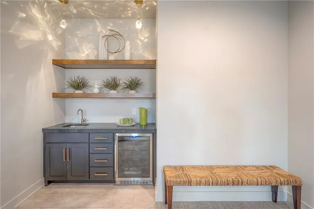 $849,900 | 8200 West Lake Drive, Parkville, MO 64152