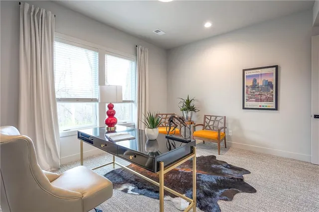 $849,900 | 8200 West Lake Drive, Parkville, MO 64152