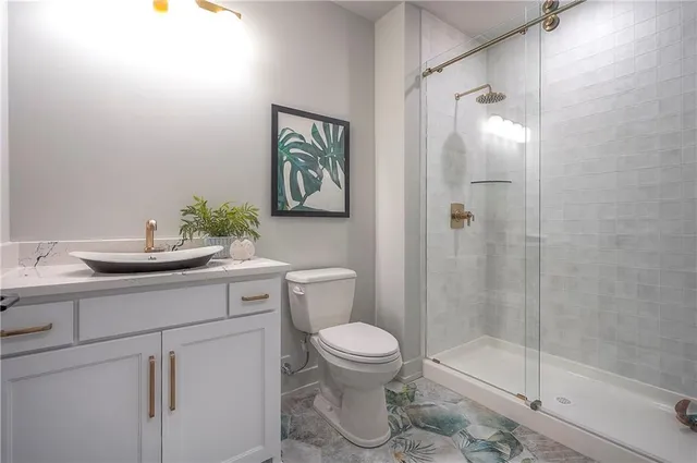 $849,900 | 8200 West Lake Drive, Parkville, MO 64152