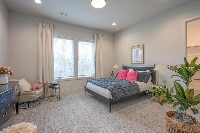 $849,900 | 8200 West Lake Drive, Parkville, MO 64152