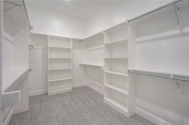 $849,900 | 8200 West Lake Drive, Parkville, MO 64152