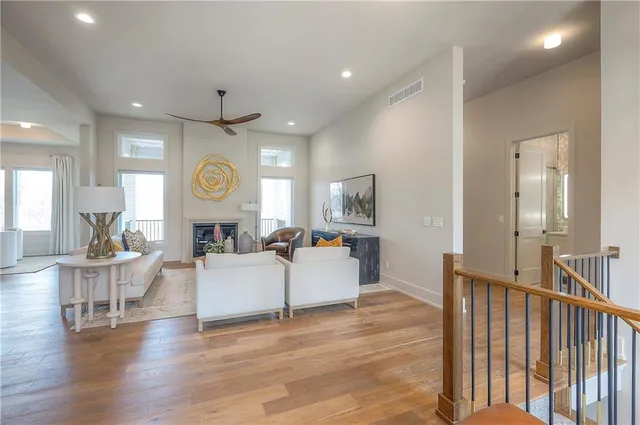 $849,900 | 8200 West Lake Drive, Parkville, MO 64152