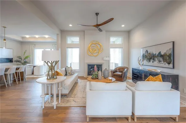 $849,900 | 8200 West Lake Drive, Parkville, MO 64152