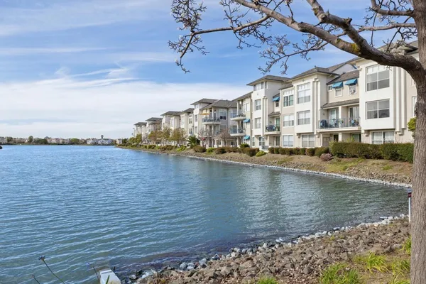 $988,000 | 100 Baltic Circle, Unit 128, Redwood City, CA 94065