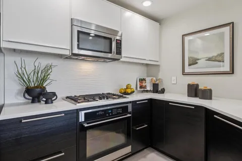 $988,000 | 100 Baltic Circle, Unit 128, Redwood City, CA 94065