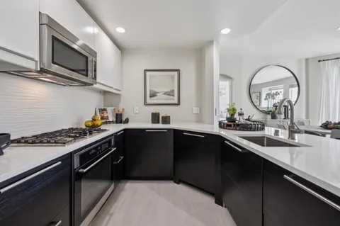 $988,000 | 100 Baltic Circle, Unit 128, Redwood City, CA 94065