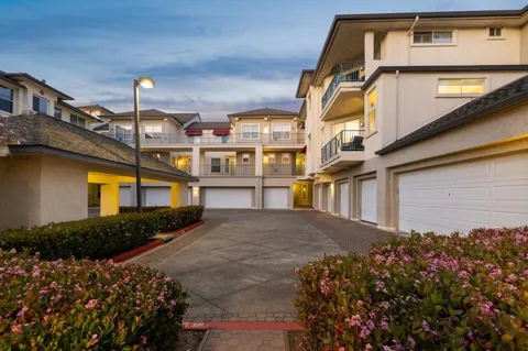 $988,000 | 100 Baltic Circle, Unit 128, Redwood City, CA 94065