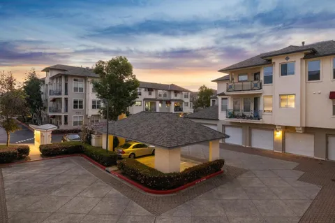 $988,000 | 100 Baltic Circle, Unit 128, Redwood City, CA 94065