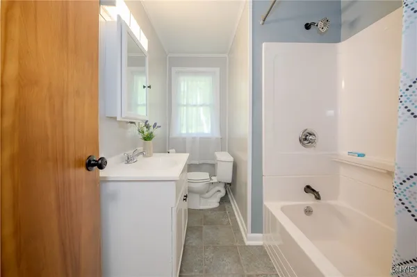 $2,995 | 1919 West Lake Road, Skaneateles, NY 13152