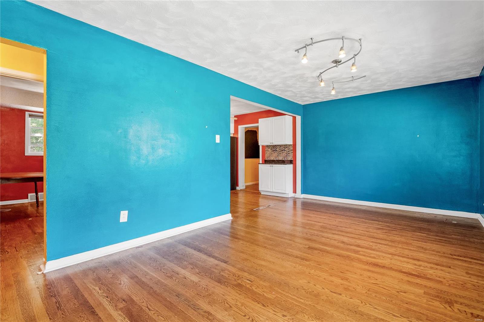 5012 Rockingham Drive St. Louis, MO 63121 - Photo 3 of 20 Gallery Image 3
