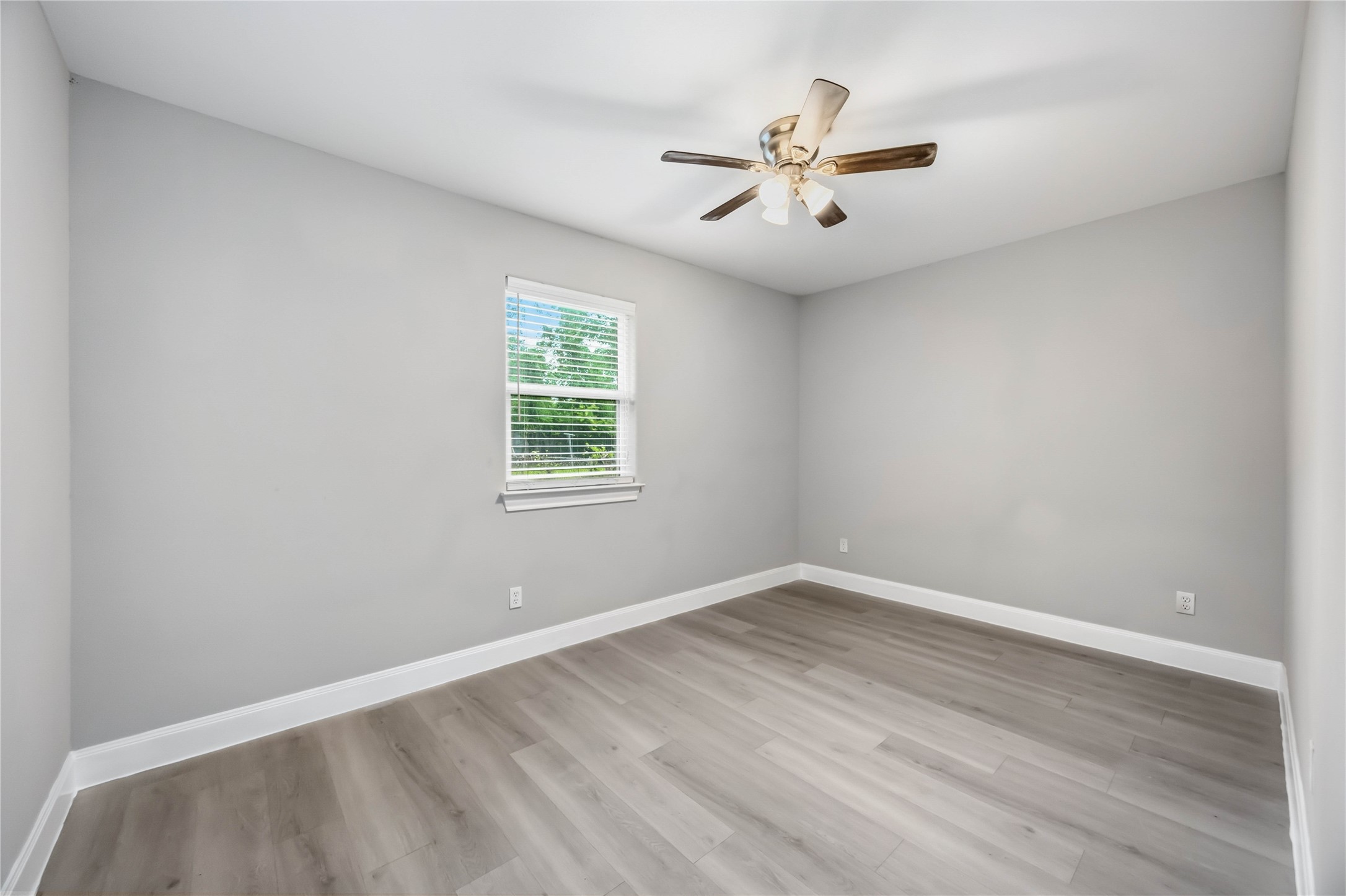 8129 Linda Vista Road Houston, TX 77028 - Photo 19 of 27