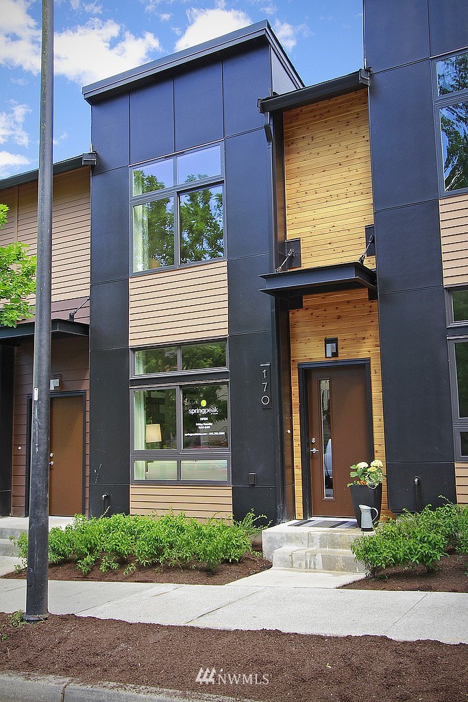 168 Sky Ridge Walk Northwest, Unit 11 Issaquah, WA 98027 - Photo 1 of 24