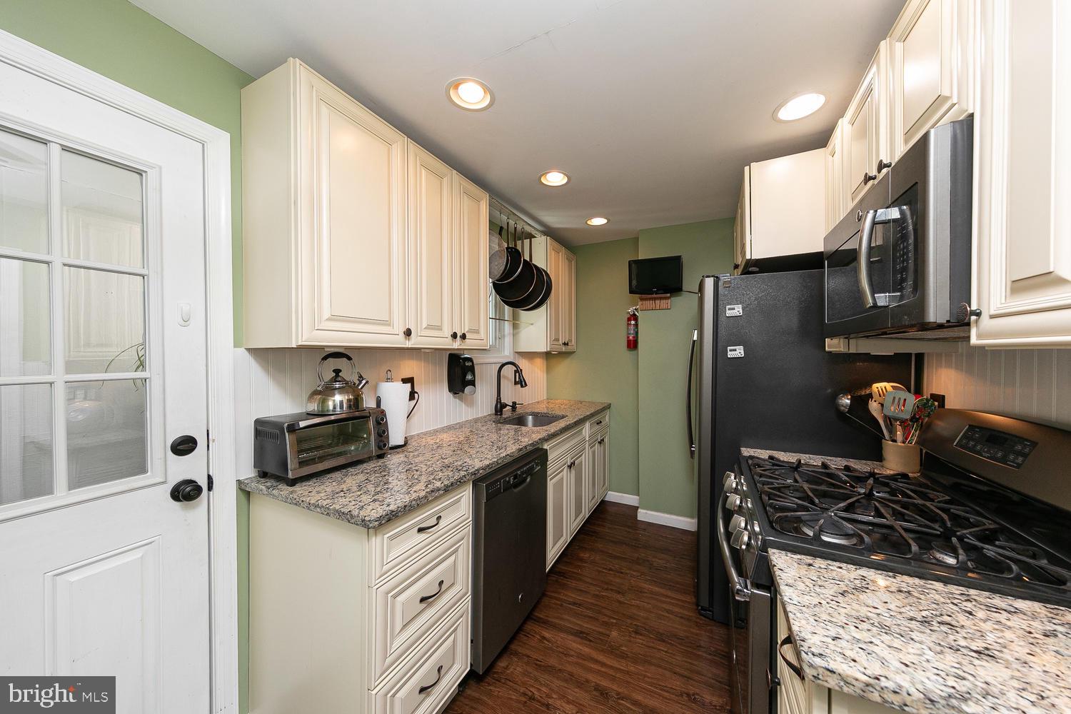 367 Locust Road Glenside, PA 19038 - Photo 10 of 26 Gallery Image 10