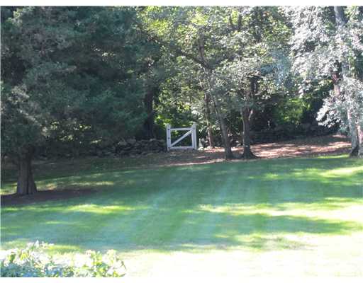 10 Pinetop Road Barrington, RI 02806 - Photo 11 of 12 Yard/Garden.