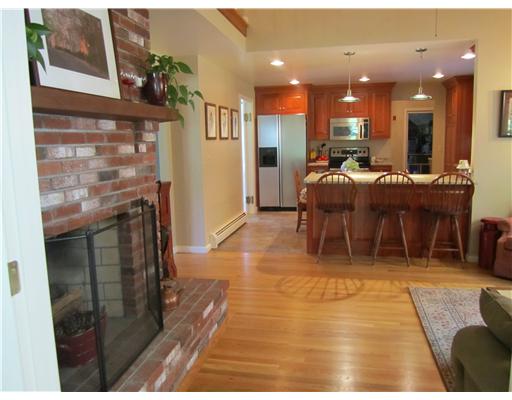 10 Pinetop Road Barrington, RI 02806 - Photo 5 of 12 Kitchen.