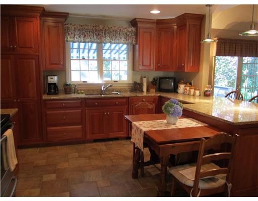 10 Pinetop Road Barrington, RI 02806 - Photo 6 of 12 Kitchen.