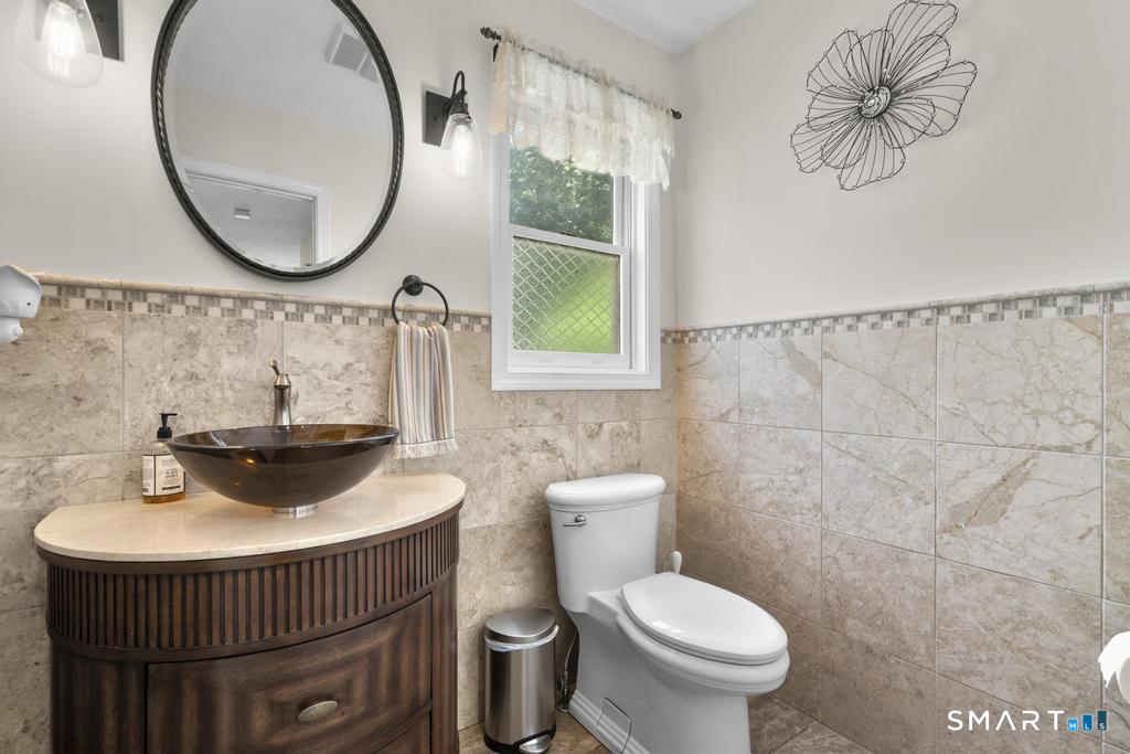 2 Brickham Way Burlington, CT 06013 - Photo 9 of 37