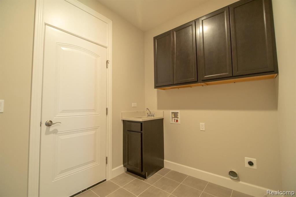 5475 Woodfall Road Clarkston, MI 48348 - Photo 28 of 33 Gallery Image 28