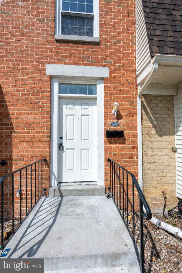 6448 Franconia Court Springfield, VA 22150 - Photo 4 of 40