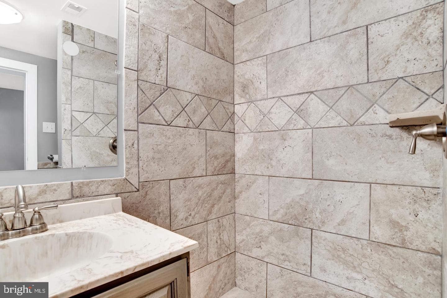 2572 Riva Road, Unit 5B Annapolis, MD 21401 - Photo 13 of 22 Primary bathroom. Pictures from prior listing