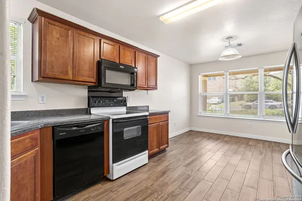 $1,800 | 8607 Cheyenne Bluff, Converse, TX 78109