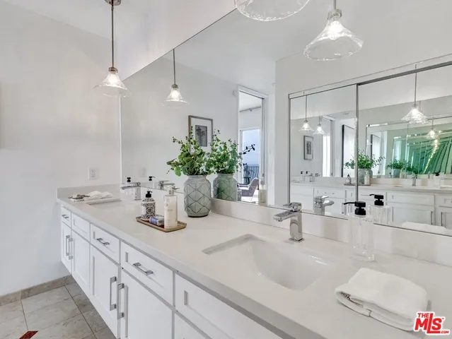 $1,680,000 | 18111 Coastline Drive, Unit 2, Malibu, CA 90265