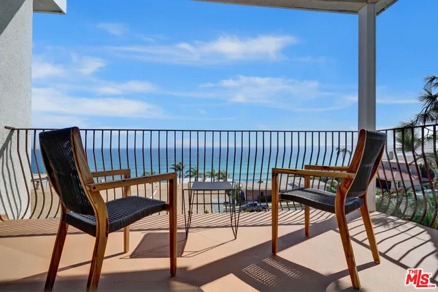 $1,680,000 | 18111 Coastline Drive, Unit 2, Malibu, CA 90265