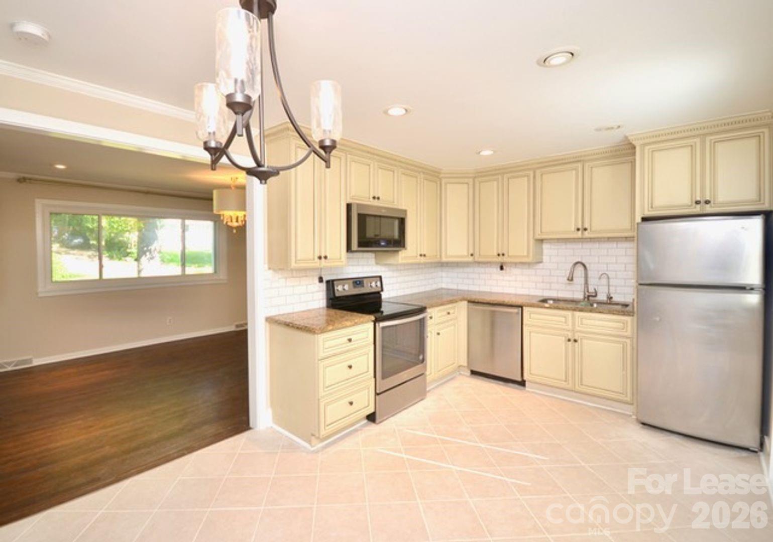 544 Manhasset Road Charlotte, NC 28209 - Photo 8 of 23