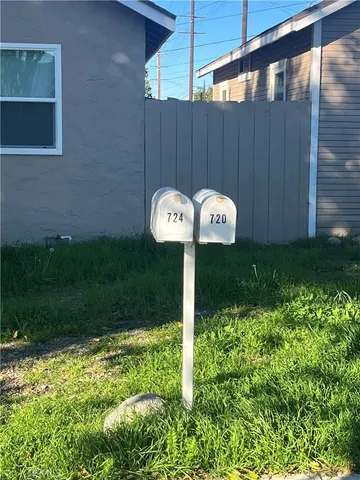 a view of a back yard of the house