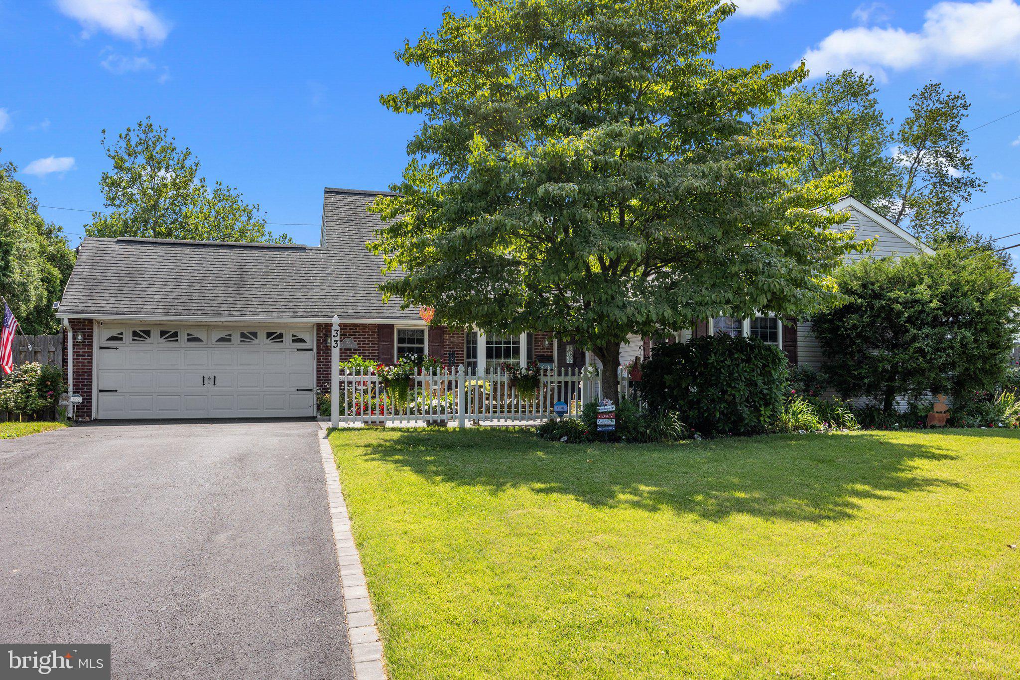 33 Sugarplum Road Levittown, PA 19056 - Photo 1 of 41 Gallery Image 1