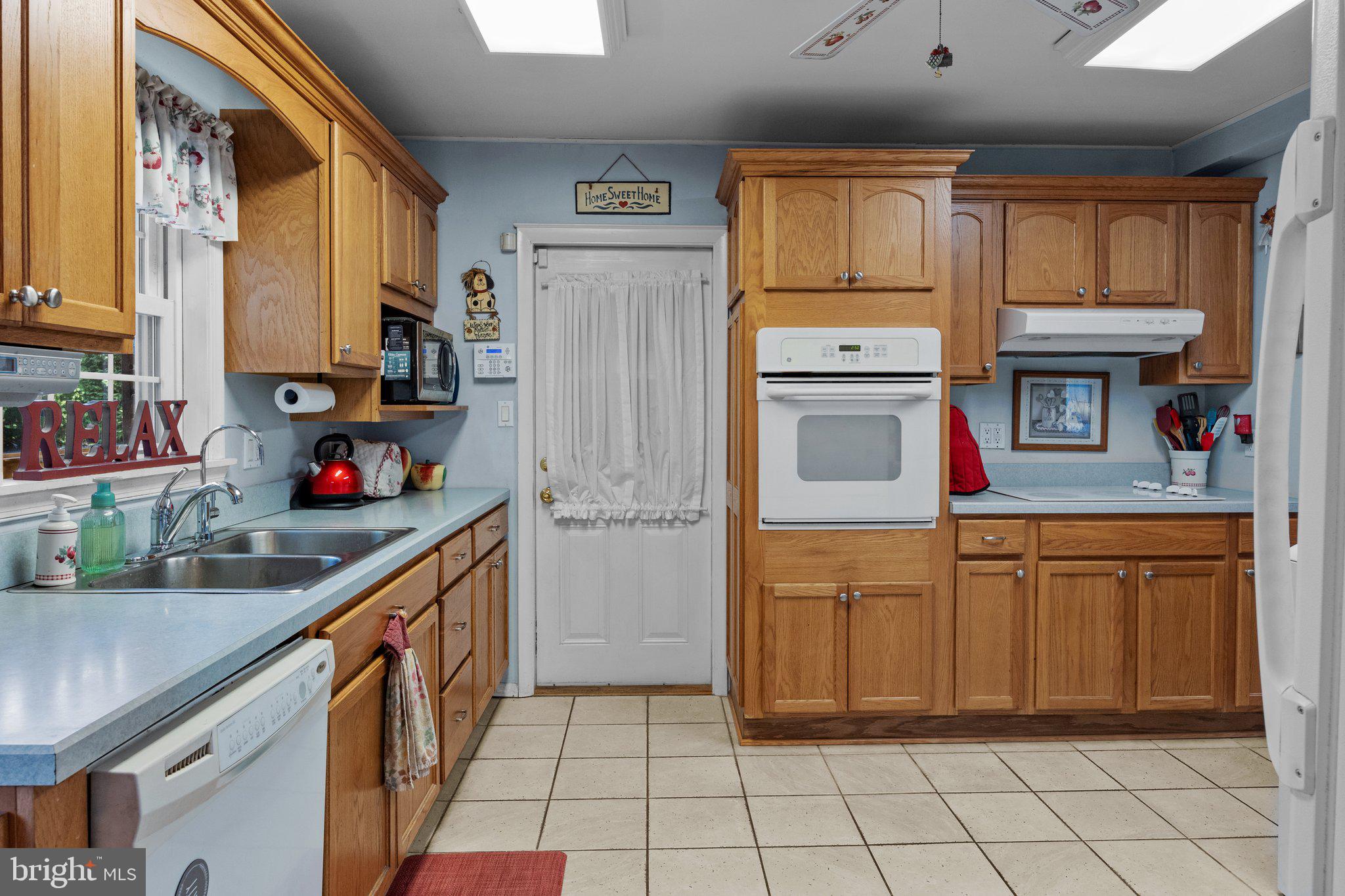 33 Sugarplum Road Levittown, PA 19056 - Photo 15 of 41 Gallery Image 15