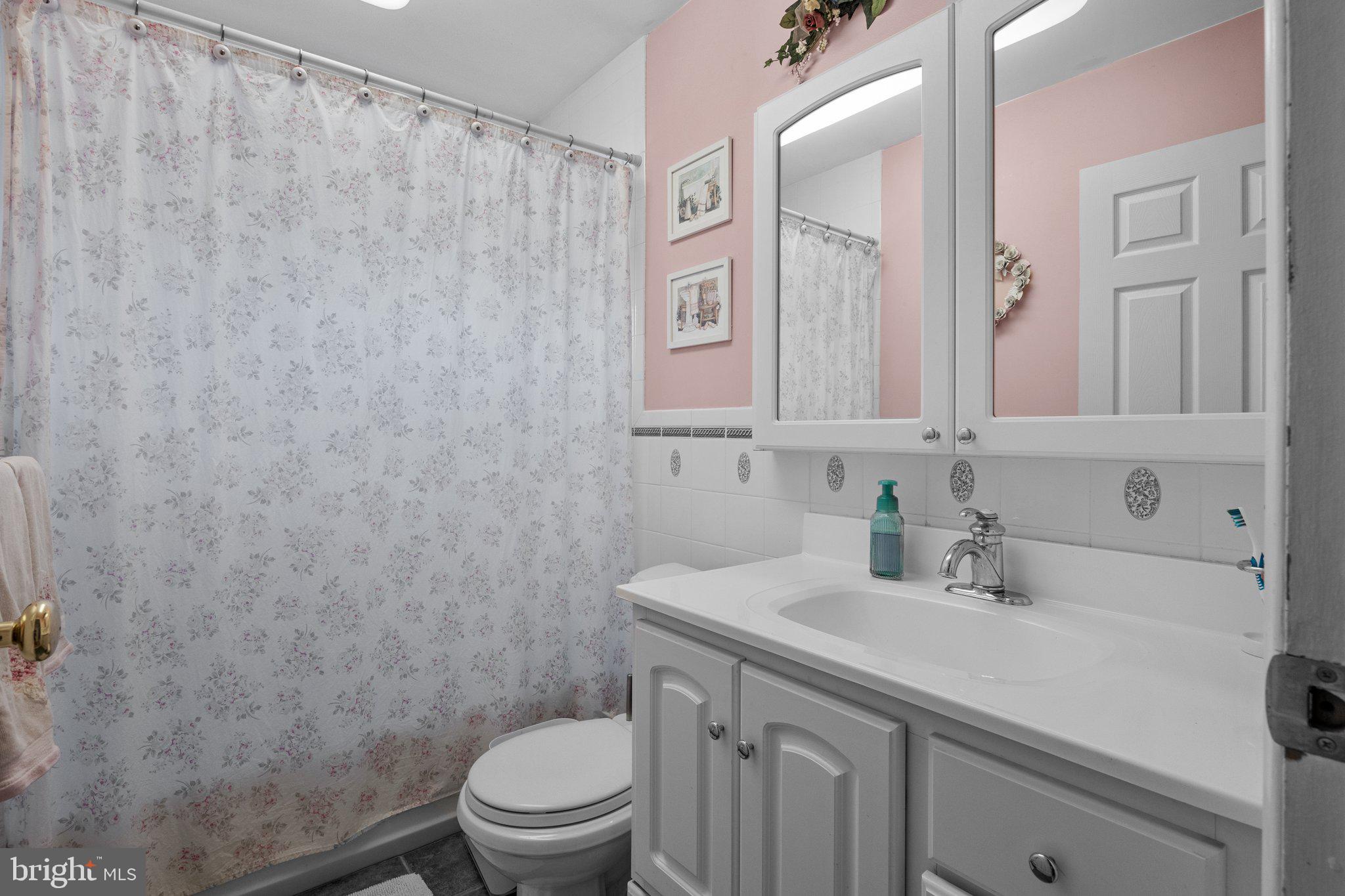 33 Sugarplum Road Levittown, PA 19056 - Photo 19 of 41 Gallery Image 19