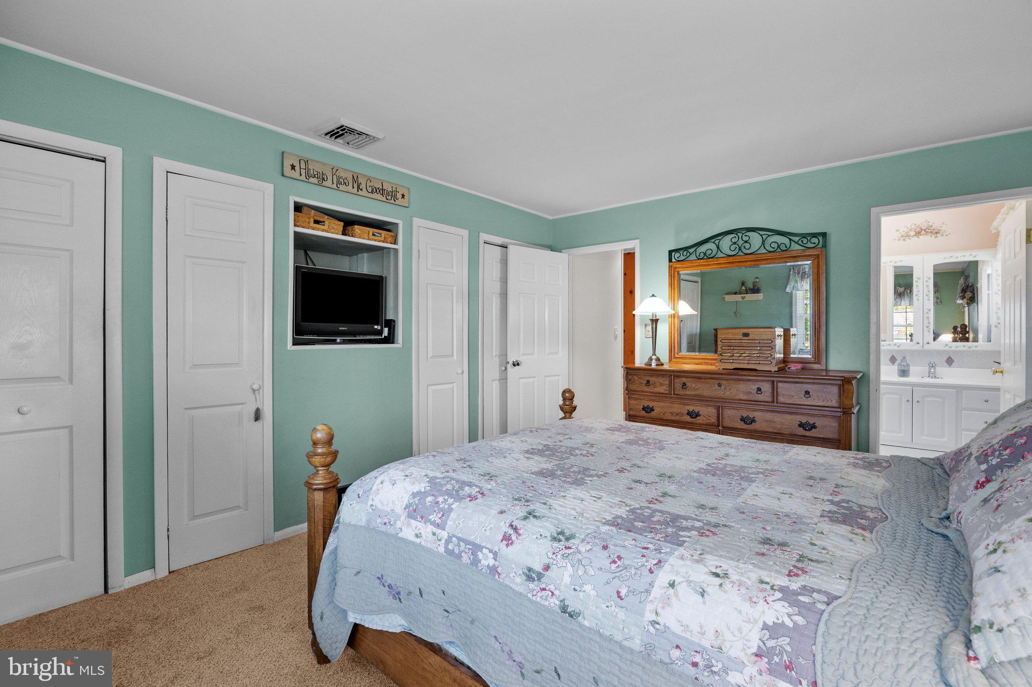 33 Sugarplum Road Levittown, PA 19056 - Photo 21 of 41 Gallery Image 21