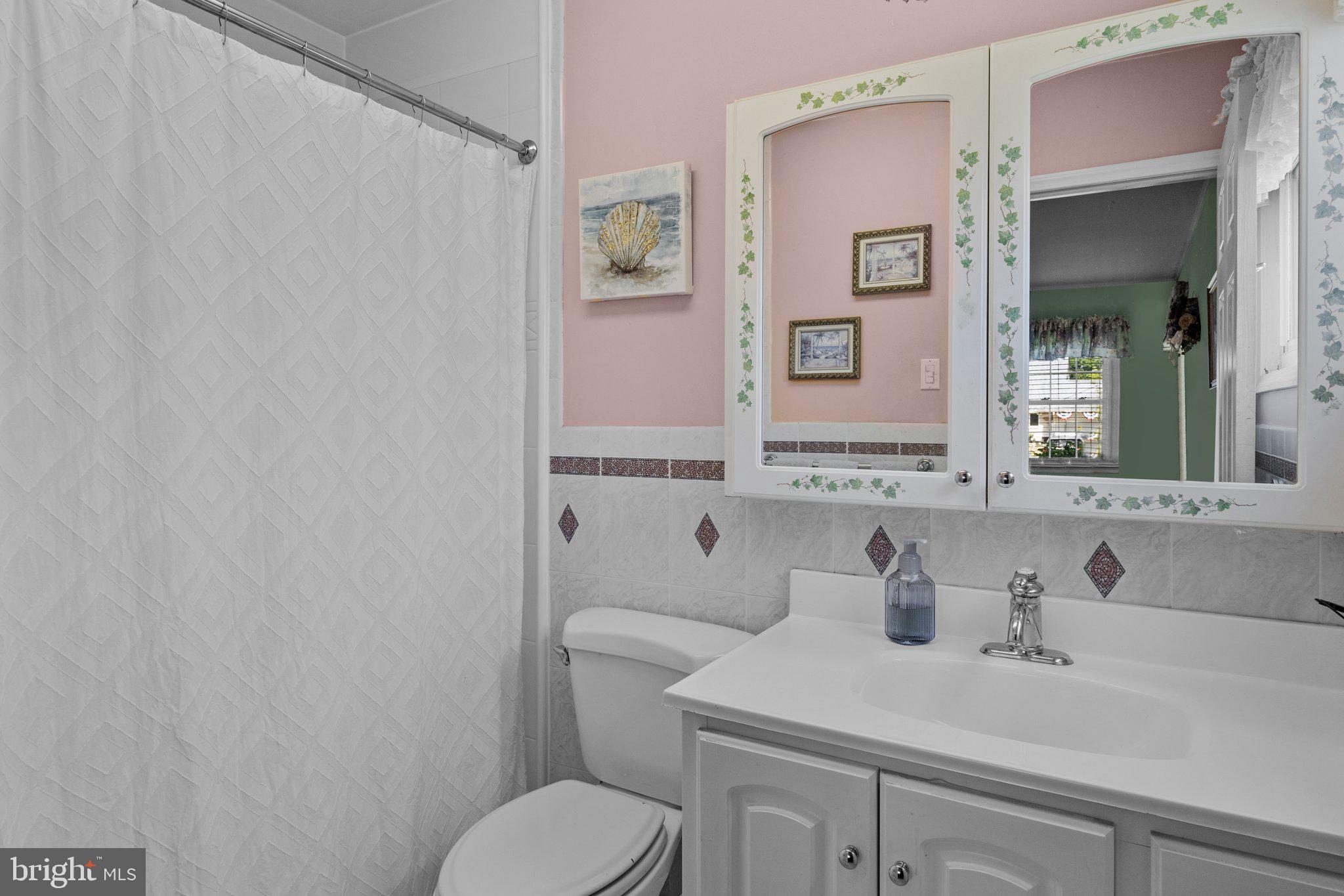 33 Sugarplum Road Levittown, PA 19056 - Photo 22 of 41 Gallery Image 22