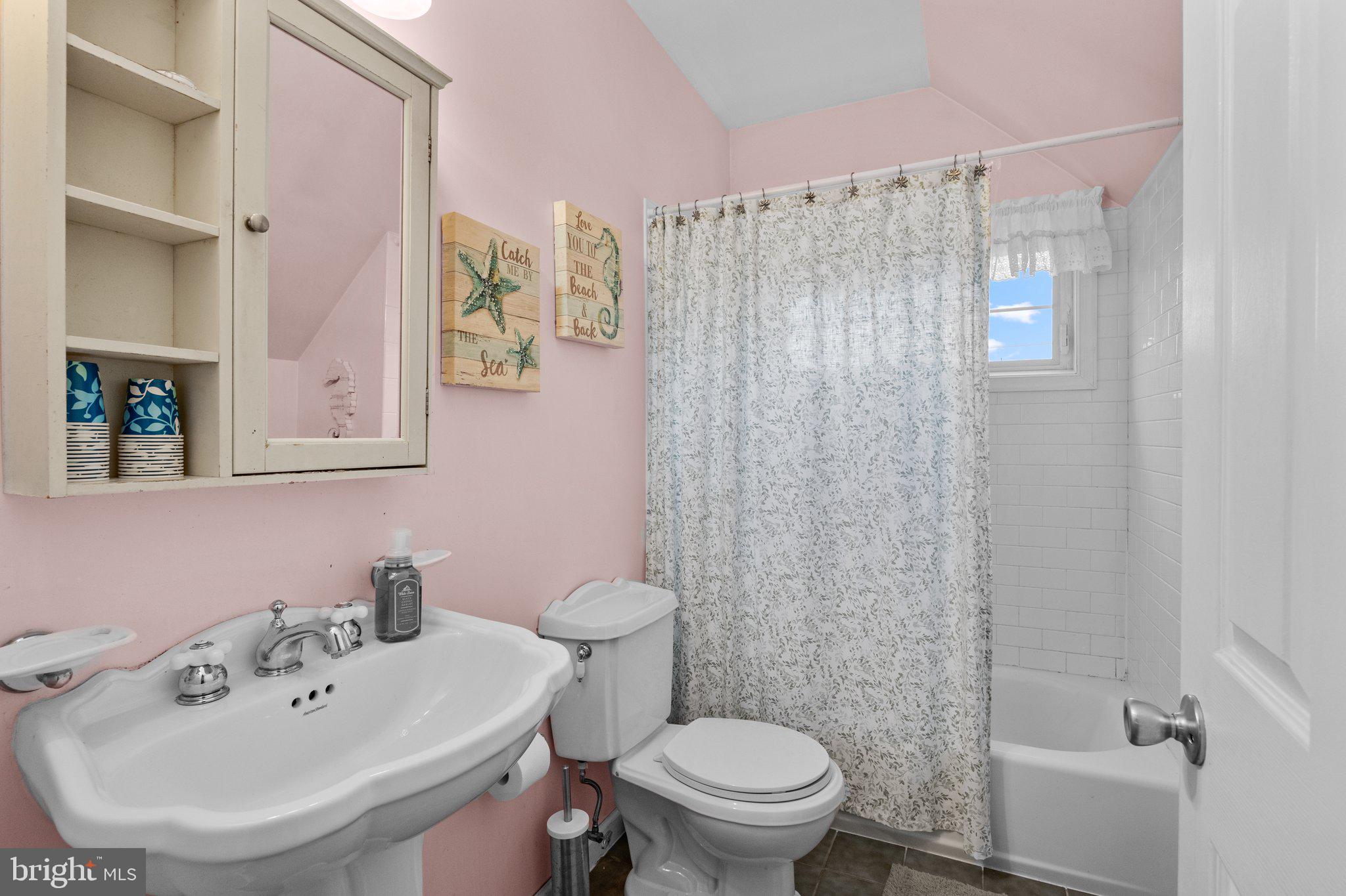 33 Sugarplum Road Levittown, PA 19056 - Photo 24 of 41 Gallery Image 24