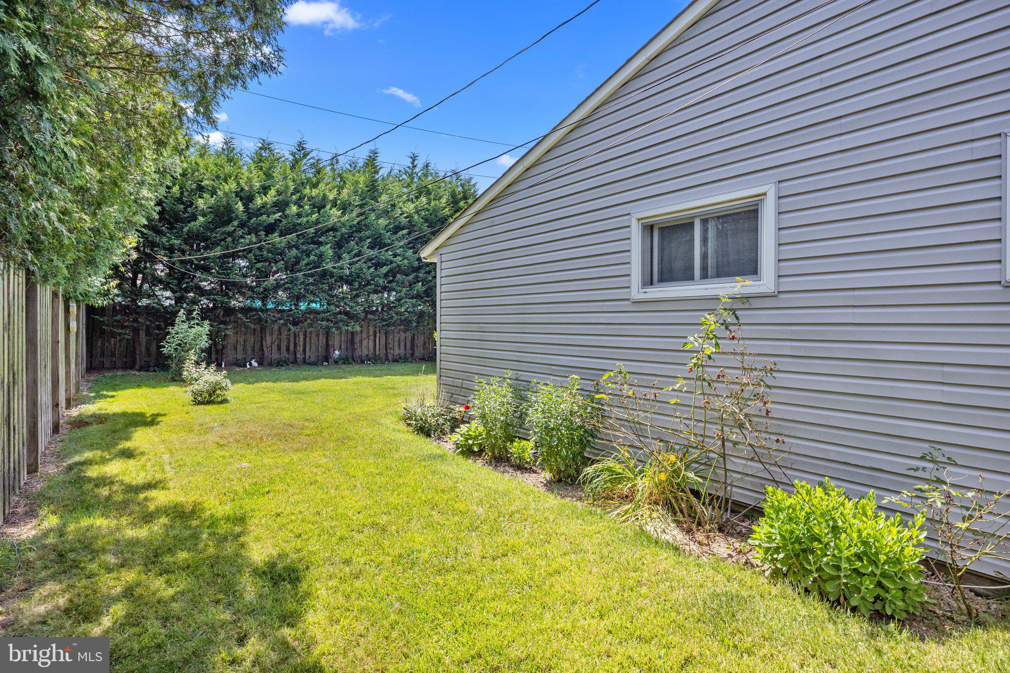 33 Sugarplum Road Levittown, PA 19056 - Photo 40 of 41 Gallery Image 40