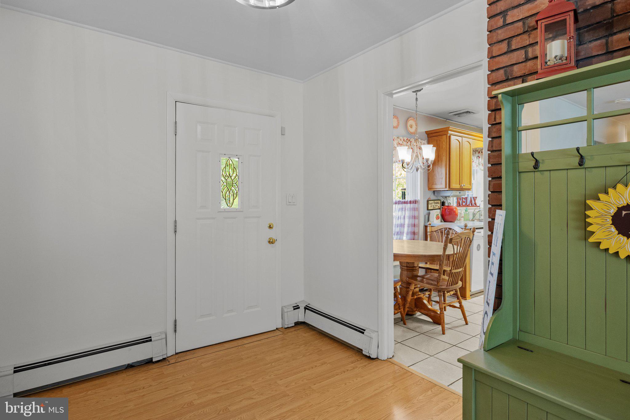 33 Sugarplum Road Levittown, PA 19056 - Photo 5 of 41 Gallery Image 5