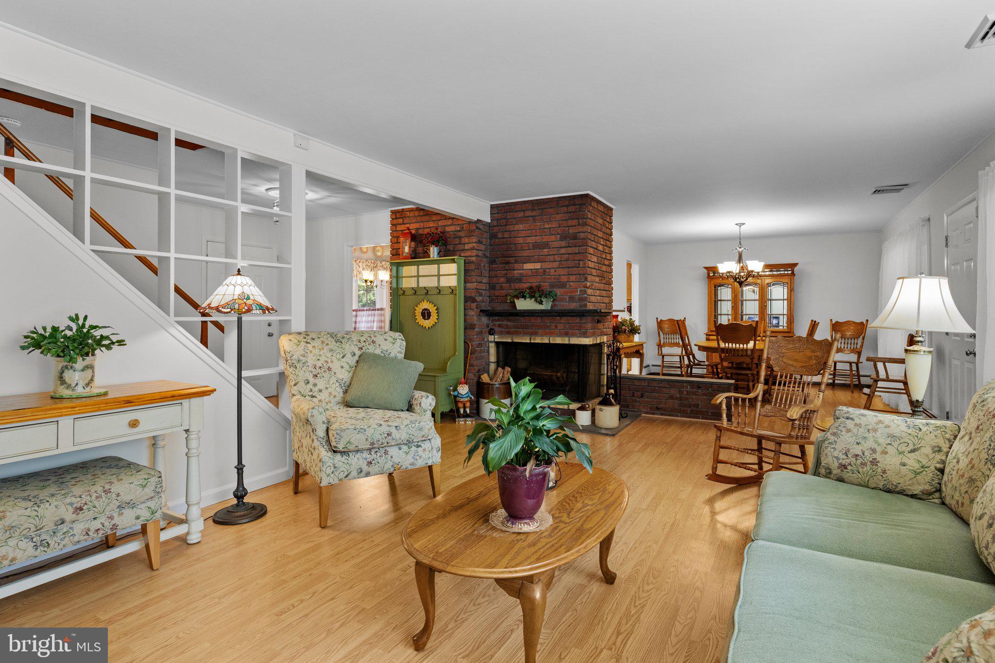 33 Sugarplum Road Levittown, PA 19056 - Photo 8 of 41 Gallery Image 8