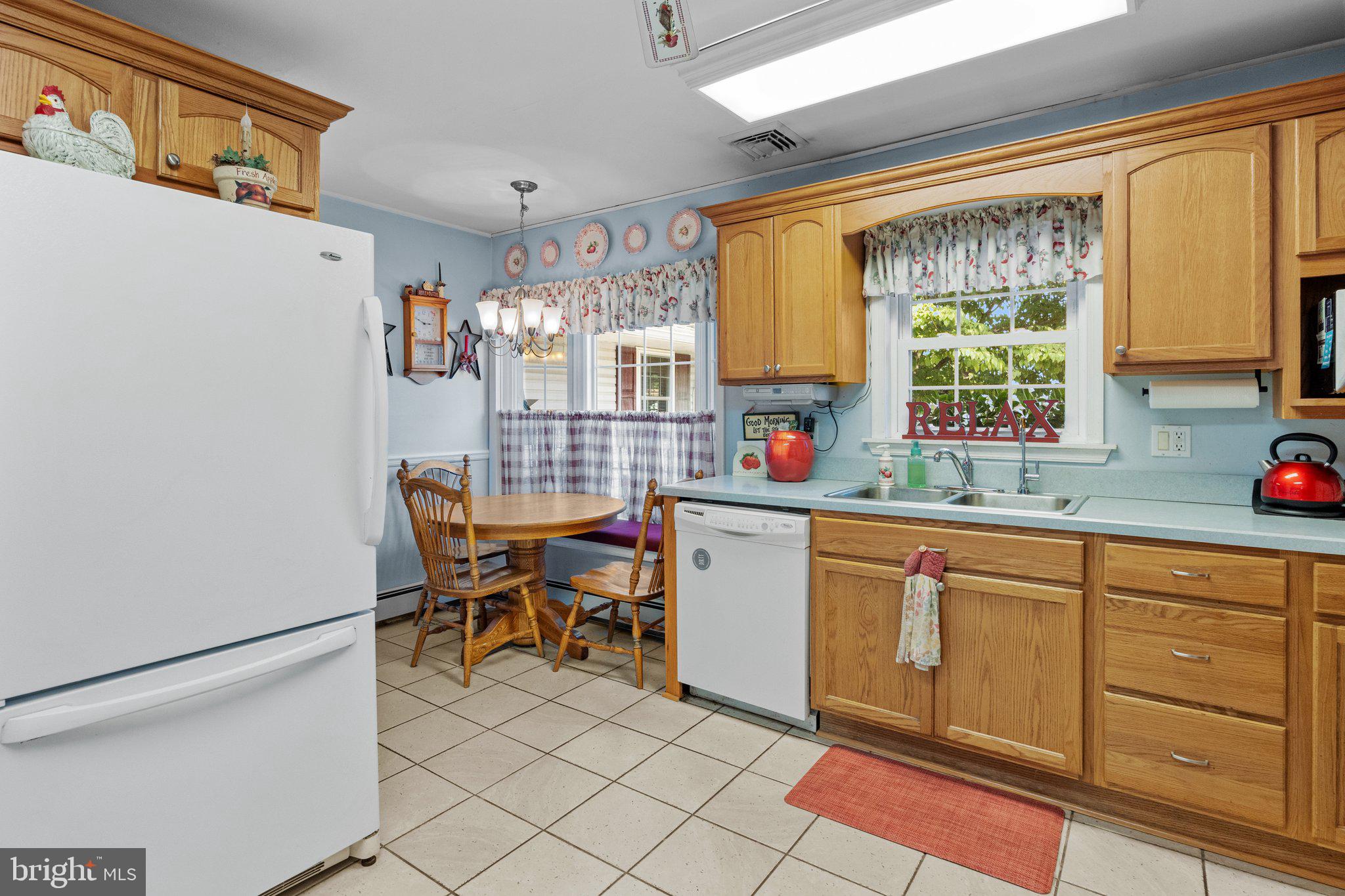 33 Sugarplum Road Levittown, PA 19056 - Photo 10 of 41 Gallery Image 10
