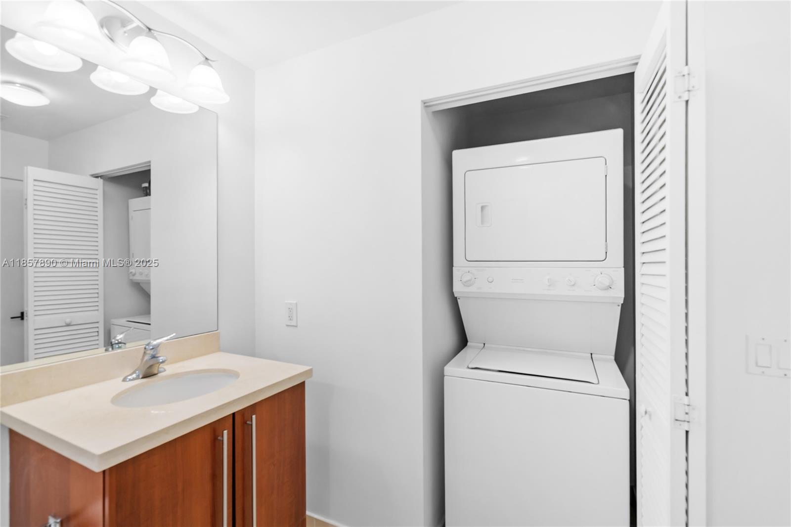 1111 Southwest 1st Avenue, Unit 2222N Miami, FL 33130 - Photo 29 of 53 a utility room with dryer and washer