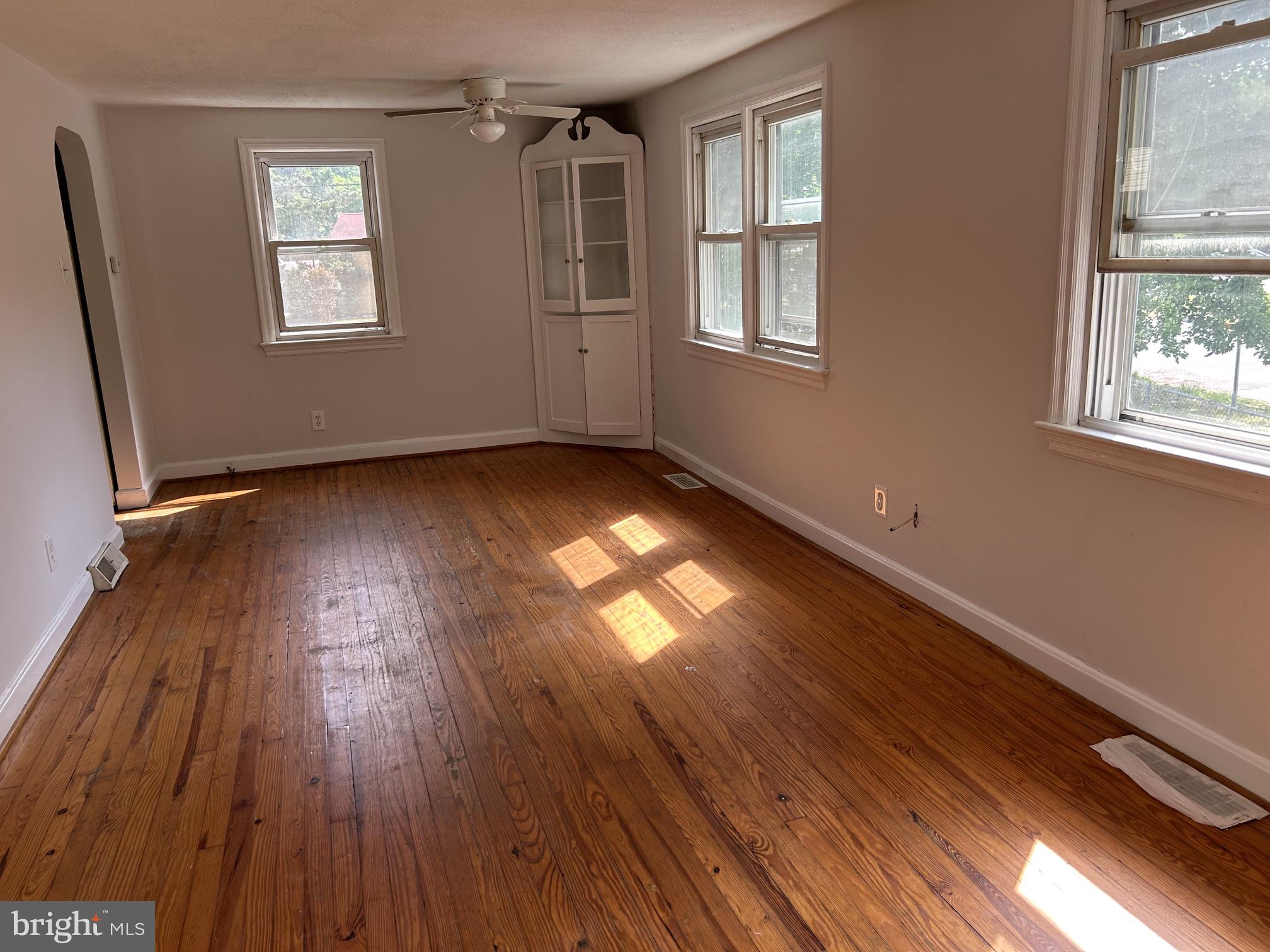 452 Raritan Avenue Atco, NJ 08004 - Photo 31 of 37 APT - Dining Area