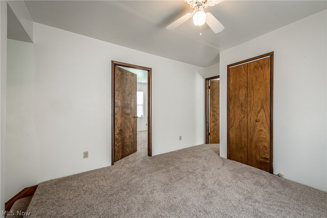 2901 Ries Street Norton, OH 44203 - Photo 16 of 28 Office/sitting area at the top of the steps